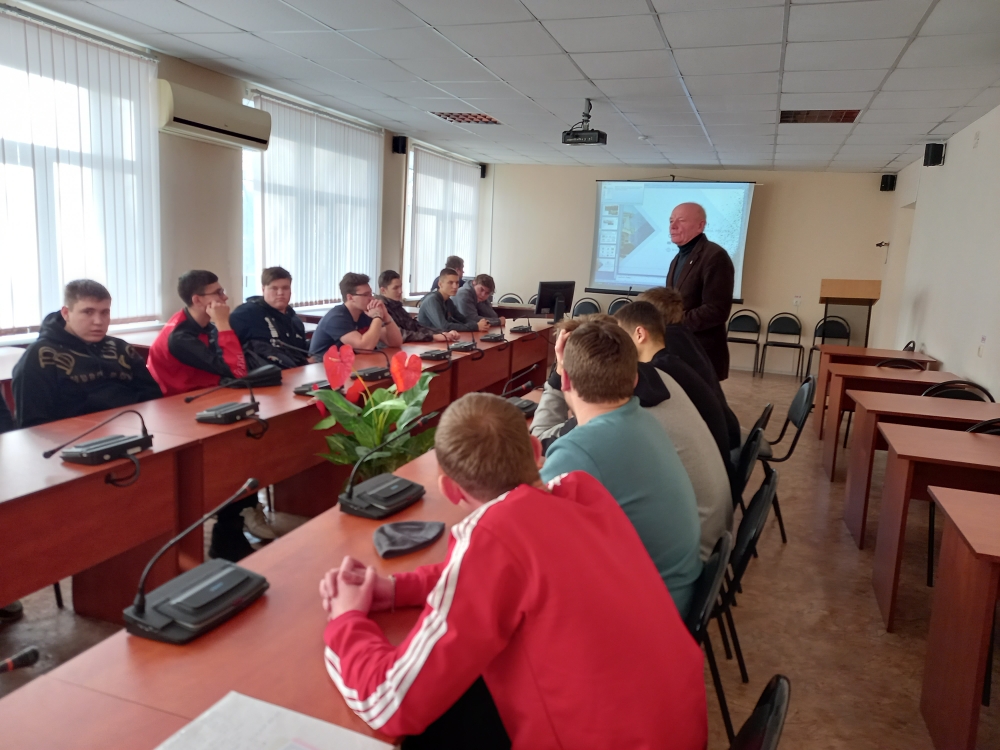 6 декабря 2022 года д.т.н., профессор кафедры СЛПиМ Розен А.Е. и к.т.н., доцент Казанцев С.Н. посетили Каменский техникум промышленных технологий и предпринимательства.